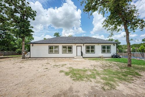 114 Crepe Myrtle Pkwy, Elgin, TX, 78621-2154 | Card Image