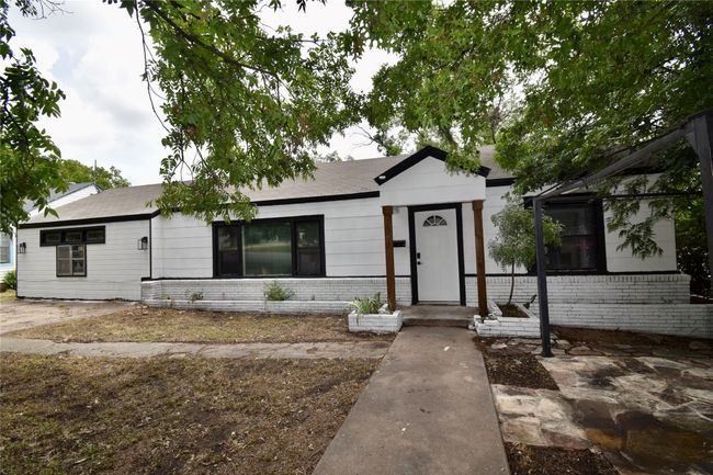 1511 S High St, House other with 3 bedrooms, 2 bathrooms and null parking in Brady TX | Image 16
