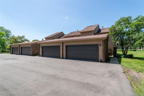 27-6250 Potomac Cir, West Bloomfield, MI, 48322-4608 | Card Image