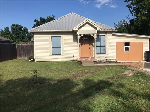 105 S 3rd St, Sanger, TX, 76266-4820 | Card Image
