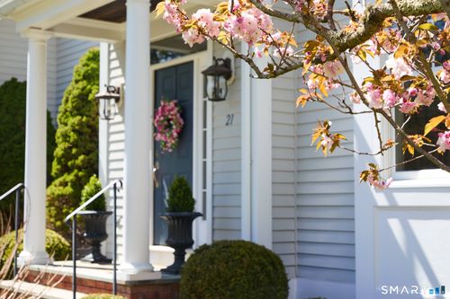 21 Dover Rd, Westport, CT, 06880-2627 | Card Image