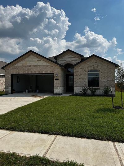 Sidewalk view of the home | Image 2