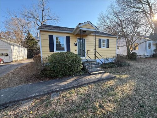 4 Vintage Ave, Winston-Salem, NC, 27127-2914 | Card Image