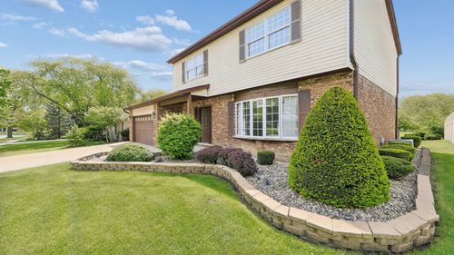 909 W Surrey Rd, Addison, IL, 60101-1139 | Card Image
