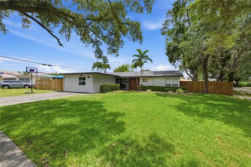 109 S 57th Ave, Hollywood, FL, 33023-7462 | Card Image