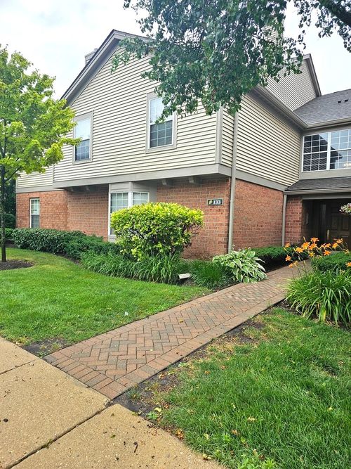 apt-8-133 Idle Wild Ct, Schaumburg, IL, 60195-3374 | Card Image