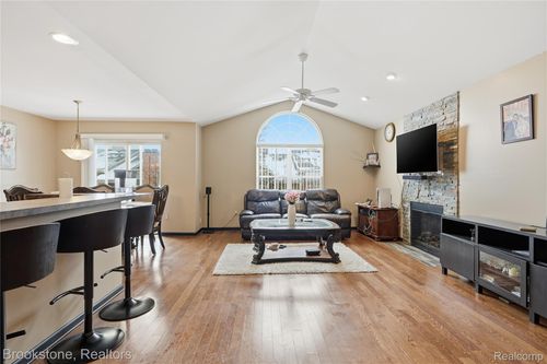 15308 Yale Dr, Clinton Township, MI, 48038-1098 | Card Image