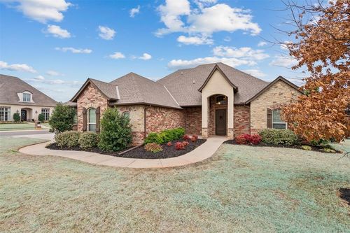 10401 Cherrywood Dr, Oklahoma City, OK, 73151-9434 | Card Image