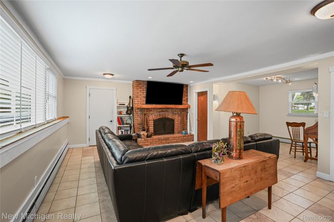 Giant Family Room with Office Space | Image 10