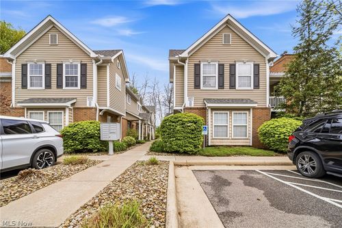 255-3371 Lenox Village Dr, Fairlawn, OH, 44333-4427 | Card Image