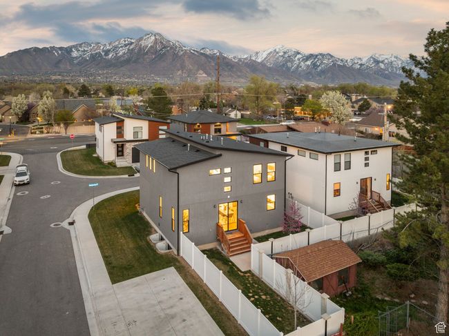 Exterior space with a mountain view and a residential view | Image 40