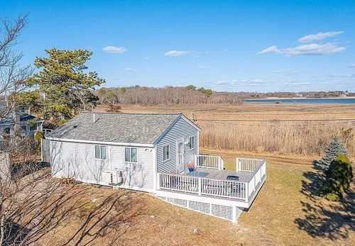 79 Gidley Ln, Westport, MA, 02790-1516 | Card Image