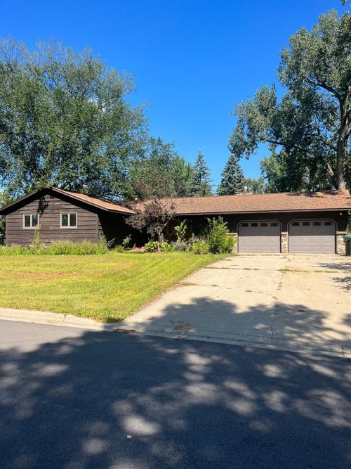 911 1st St Se, Melrose, MN, 56352-1411 | Card Image