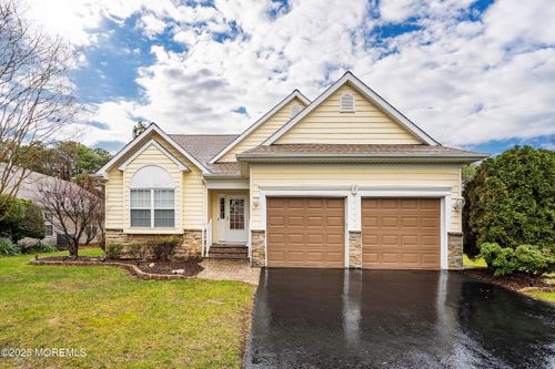 9 Rosewood Dr, Lakewood, NJ, 08701-5708 | Card Image