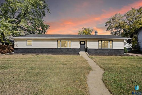 206 W Hemlock St Street, Beresford, SD, 57004 | Card Image