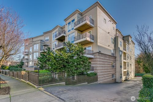 201-3221 Sw Avalon Way, Seattle, WA, 98126-4423 | Card Image