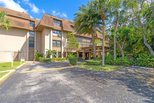 apt-312-661 Ne 195th St, Miami, FL, 33179-3316 | Card Image