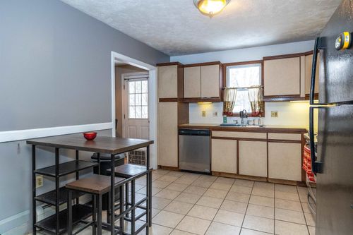 17 Grove Ave, Salem, NH, 03079-2209 | Card Image