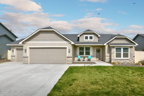 6111 Ian Ave, Yakima, WA, 98903-1293 | Card Image
