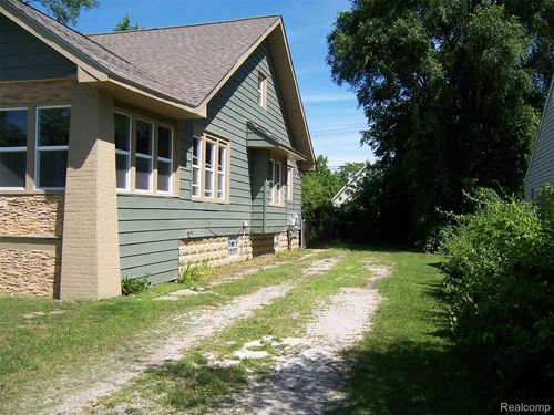 2819 North Blvd, Port Huron, MI, 48060-6977 | Card Image