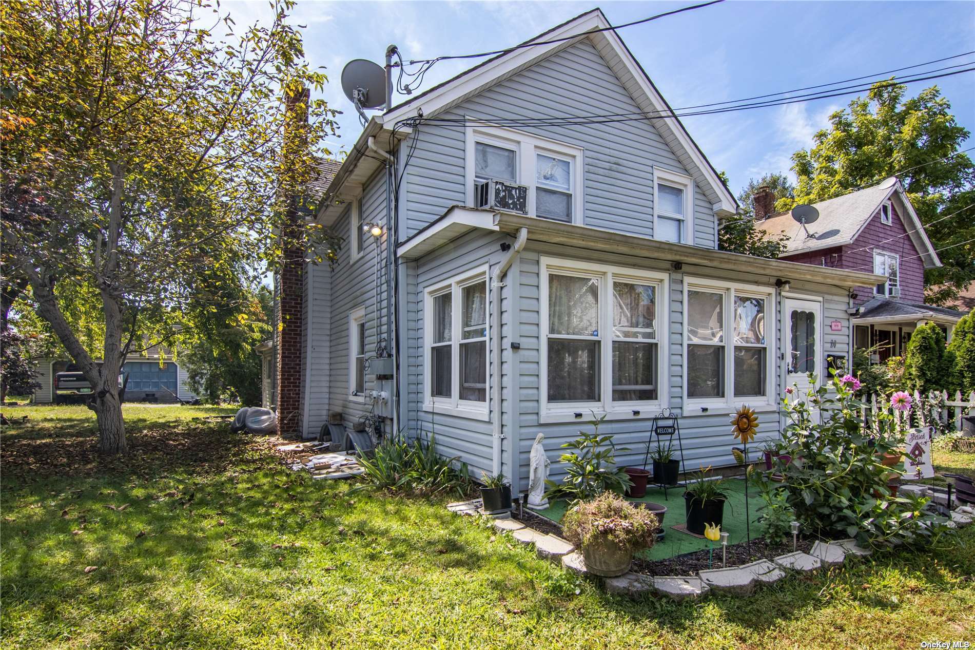 20 Maple Avenue, For Sale in Port Jefferson Station Zoocasa
