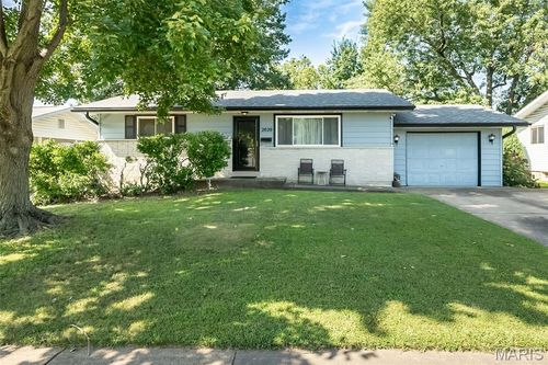 2020 David Dr, Florissant, MO, 63031-4320 | Card Image