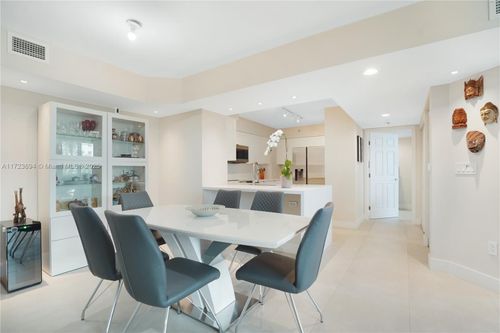 apt-704-1155 Brickell Bay Dr, Miami, FL, 33131-2995 | Card Image