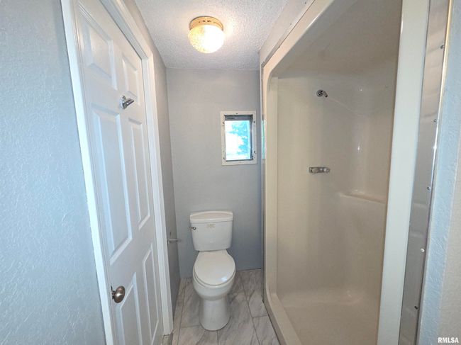 201 E 3 Rd St, Home with 3 bedrooms, 2 bathrooms and 2 parking in Christopher IL | Image 16