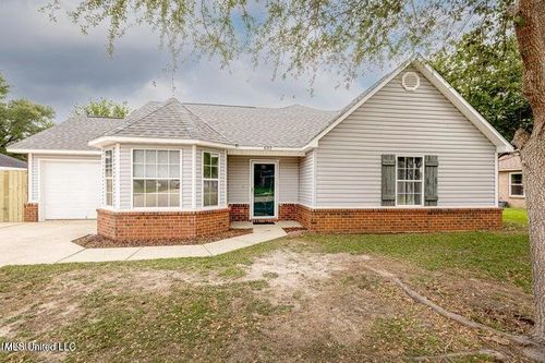 602 Ronda Ln, Ocean Springs, MS, 39564-5817 | Card Image