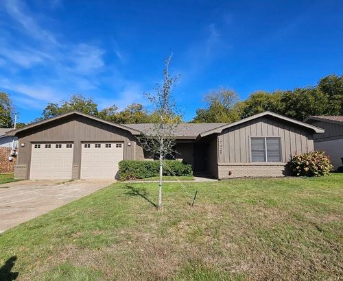 7425 S College Cir, North Richland Hills, TX, 76180-6339 | Card Image