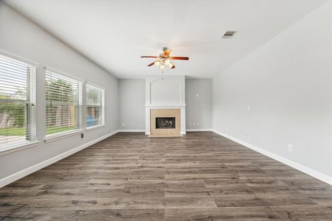 4707 Cypress Bend Ct, House other with 4 bedrooms, 3 bathrooms and 2 parking in Pearland TX | Image 5