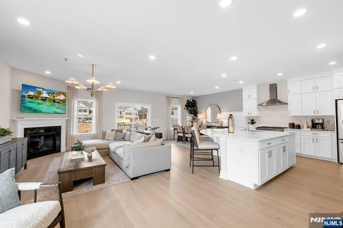 20 Arlington Pl, Oakland, NJ, 07436-2665 | Card Image