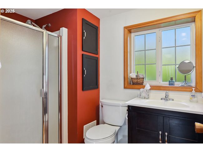 Bathroom-Lower | Image 22