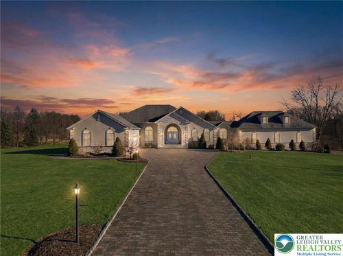 901 Meyer Rd, Nazareth, PA, 18064-9199 | Card Image