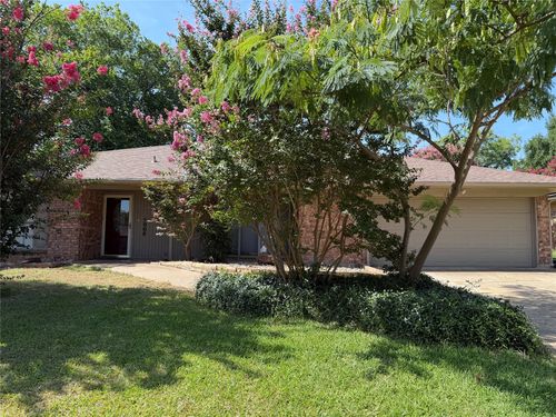 5008 Millsprings Dr, Arlington, TX, 76017-2237 | Card Image