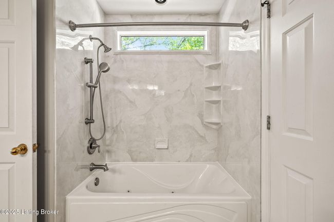10707 Hickory Cove Ct, House other with 3 bedrooms, 4 bathrooms and null parking in Louisville KY | Image 22