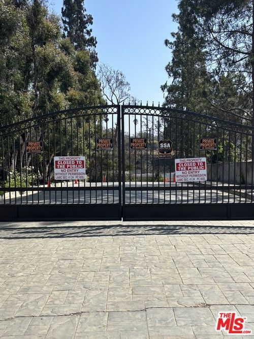 742 Patterson Pl, Pacific Palisades, CA, 90272-4376 | Card Image