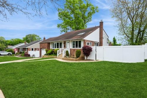 10 Ronnie Ln, Bethpage, NY, 11714-1419 | Card Image