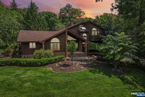 741 Natures Way, Franklin Lakes, NJ, 07417-1424 | Card Image
