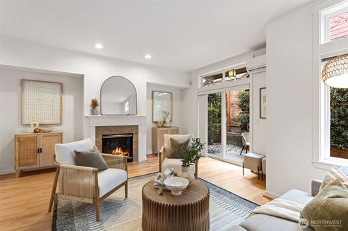 c-6521 25th Avenue Ne, Seattle, WA, 98115 | Card Image