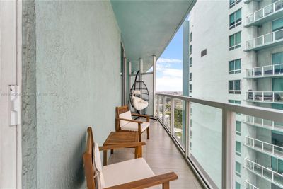 4008 - 1900 N Bayshore Dr, Condo with 1 bedrooms, 1 bathrooms and null parking in Miami FL | Image 2