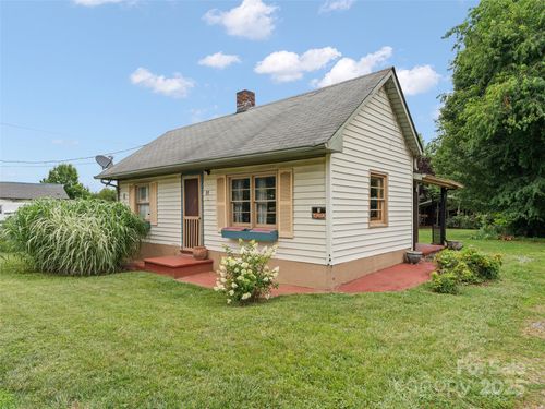 51 Riverbend St, Waynesville, NC, 28786-1968 | Card Image