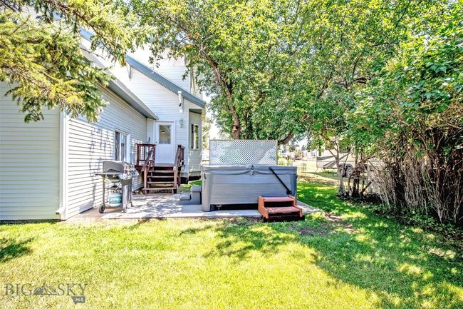 hot tub and BBQ area | Image 24