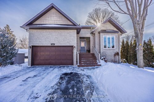 136 Munro St, Carleton Place, ON, K7C1H3 | Card Image