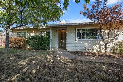 9745 Old Oregon Trl, Redding, CA, 96003-7992 | Card Image
