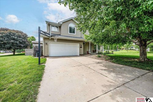 410 Maple Dr, Treynor, IA, 51575-7121 | Card Image