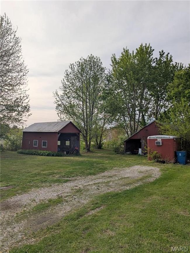 8777 State Route 162, House other with 2 bedrooms, 1 bathrooms and null parking in Troy IL | Image 28