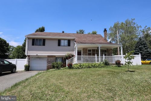 511 E Harrison St, EMMAUS, PA, 18049-3036 | Card Image