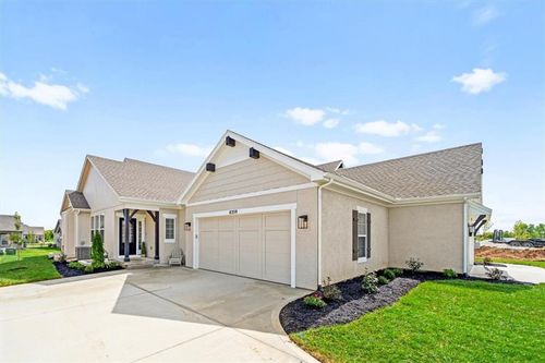 8215 Aurora St, Lenexa, KS, 66220-2540 | Card Image