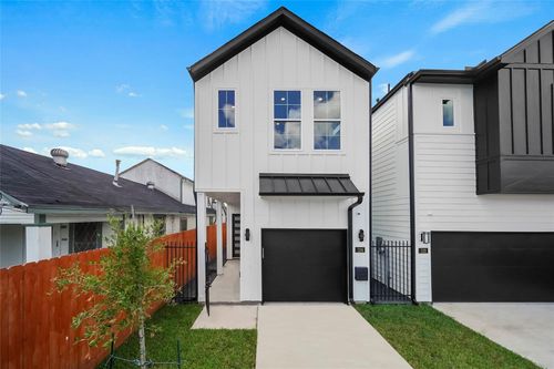 124 E 32nd St, Houston, TX, 77018-7702 | Card Image